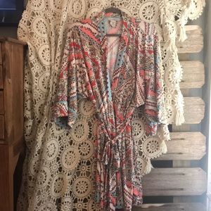 Gorgeous robe! 👑 LIKE NEW!